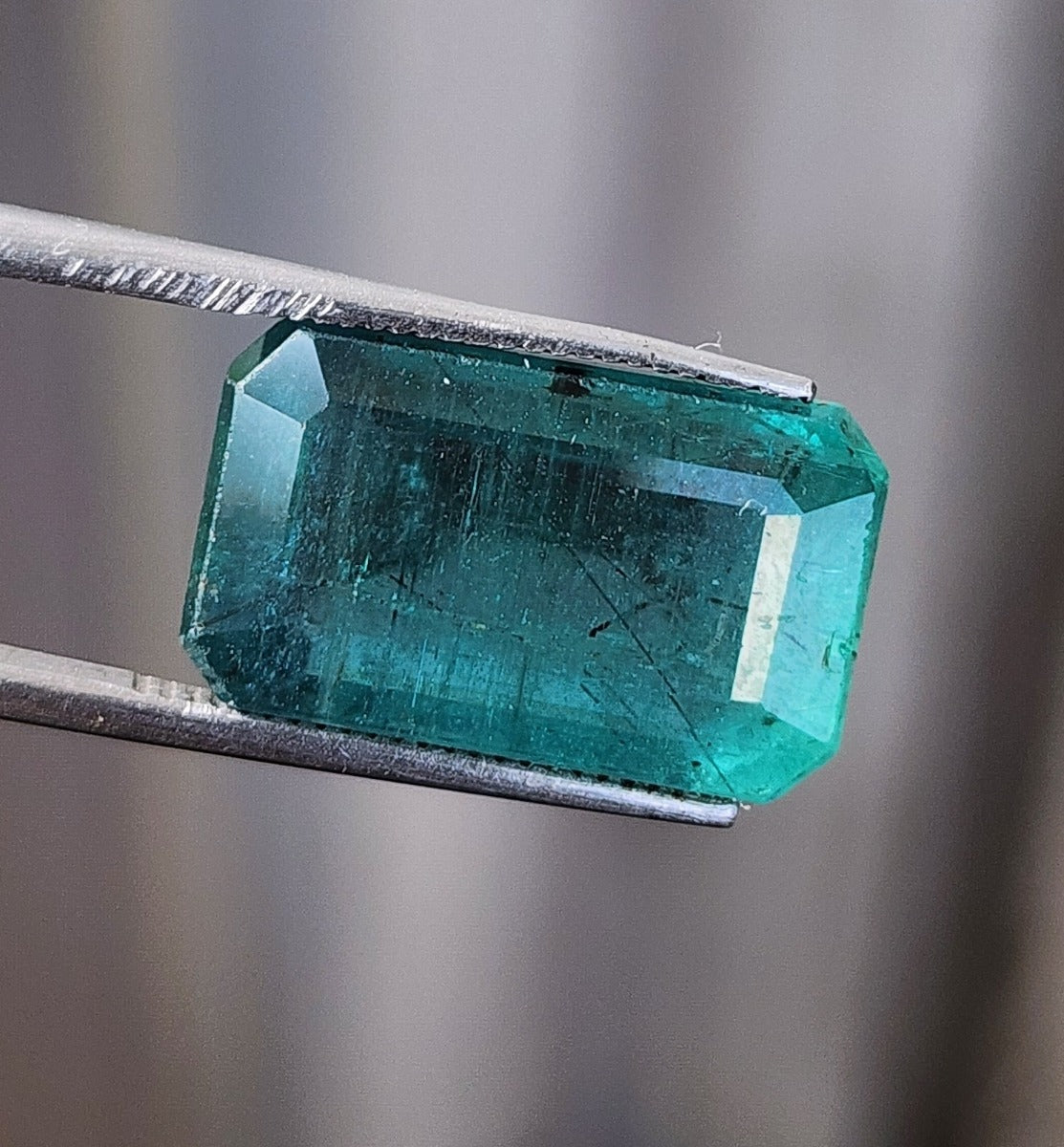 12.53 Carats Natural Zambian Emerald 1437x9.56x8.32mm