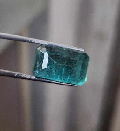 12.53 Carats Natural Zambian Emerald 1437x9.56x8.32mm